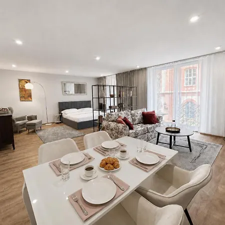 Apartment Veleslaveenka - Spacious Old Town Apartment Pilsen