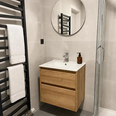 Veleslaveenka - Spacious In Old Town *
