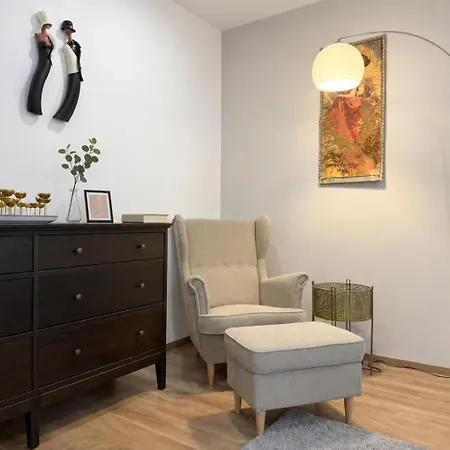 Veleslaveenka - Spacious In Old Town