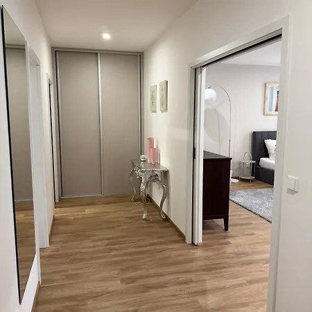 Veleslaveenka Apartmán *