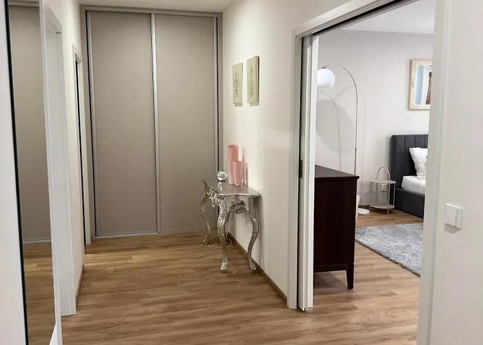 Veleslaveenka Apartman *